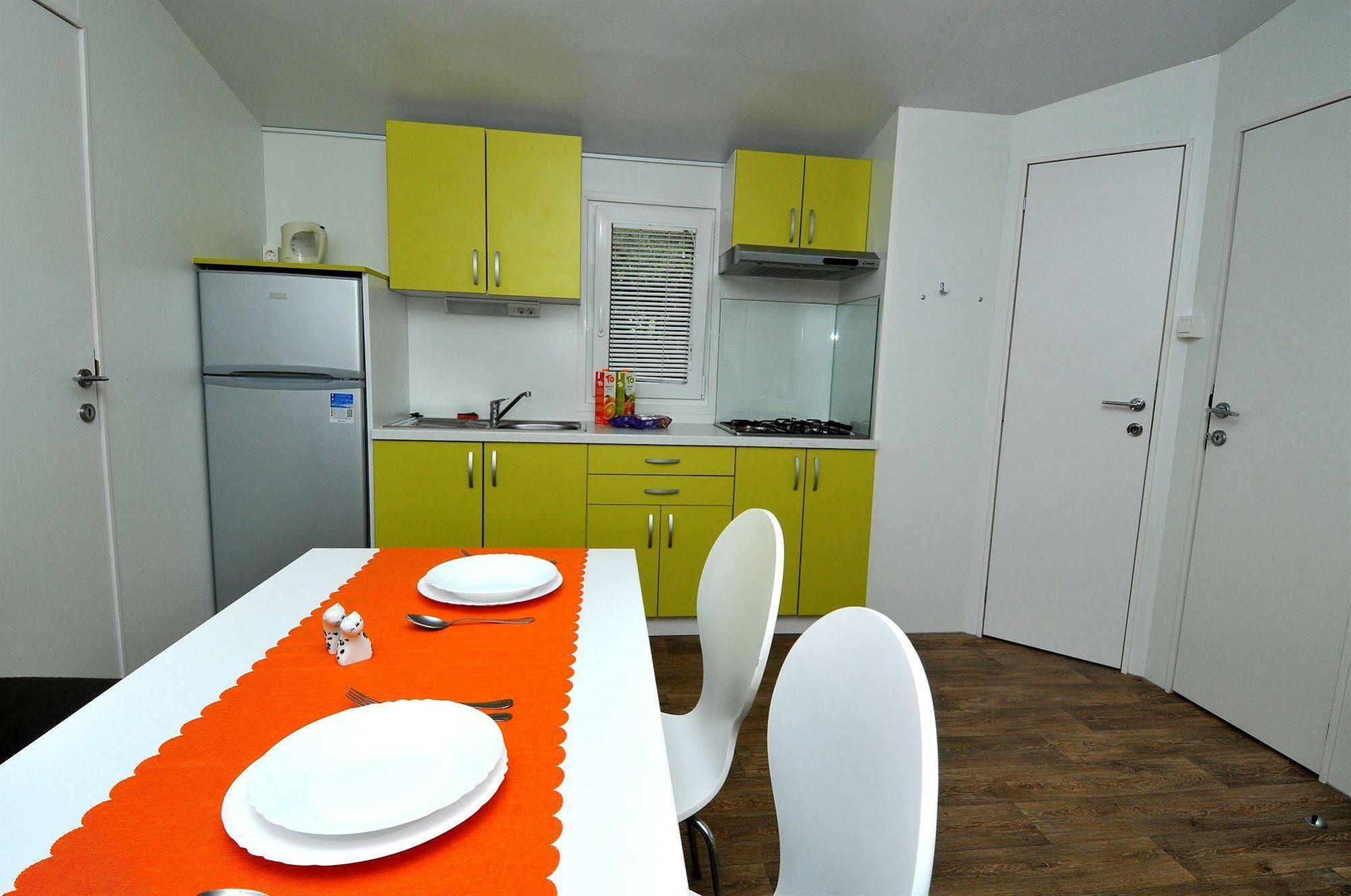 Camp Perna Hotel Kuciste Buitenkant foto